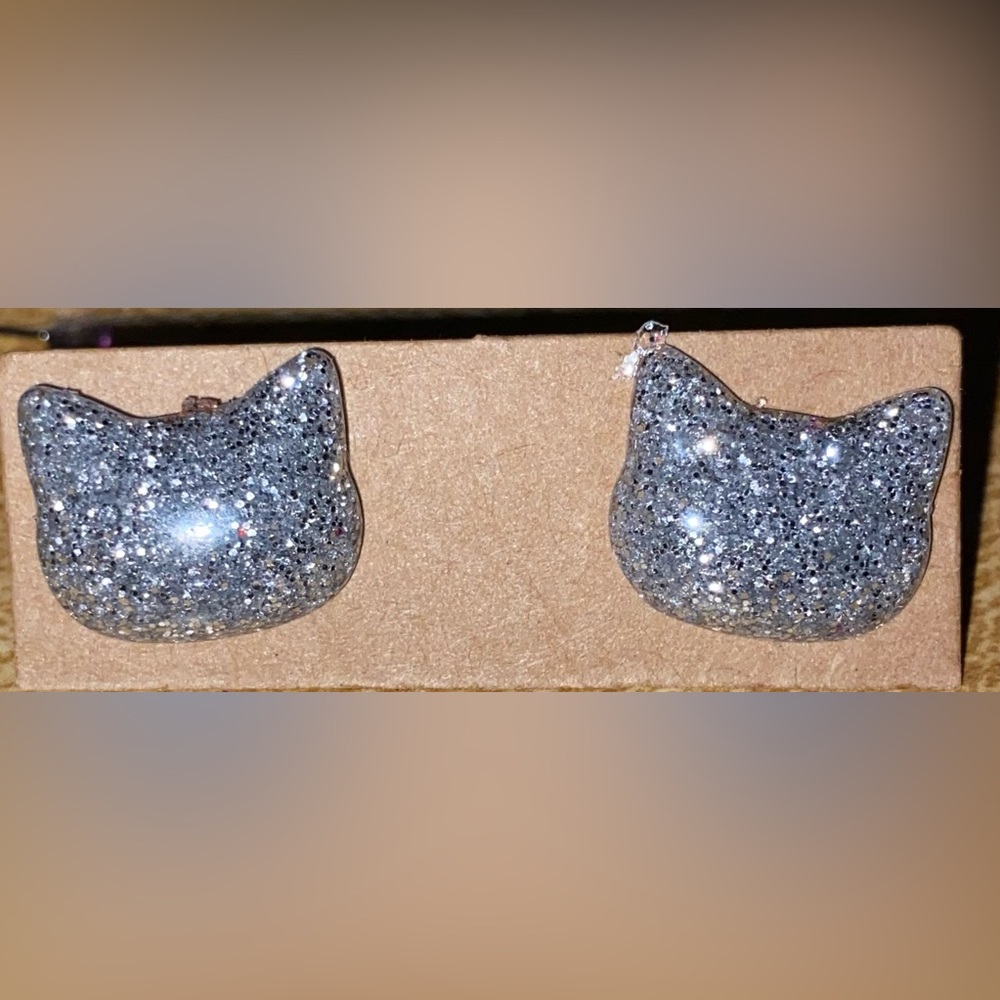 Studs/ resin